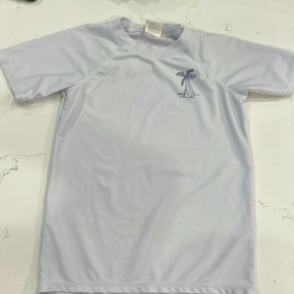 boys Feather 4 Arrow rash guard. Size 8